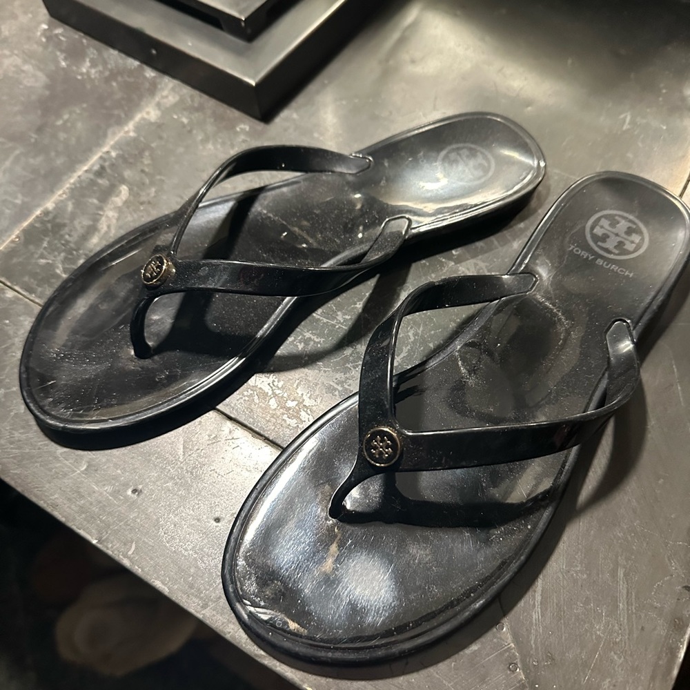 Black jelly flip flops